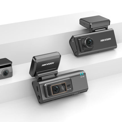 كاميرا السيارة Hikvision AE-DC2032-V300 ثلاثية القنوات مع تصوير أمامي وداخلي وخلفي وGPS وWi-Fi
